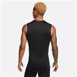 Nike Pro Fitness shirt adhering without dri-fit sleeves-black man