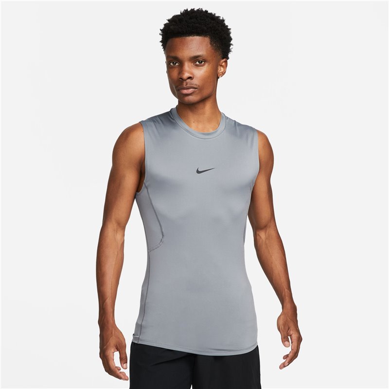 Nike Pro Fitness shirt adhering without dri-fit sleeves-black man