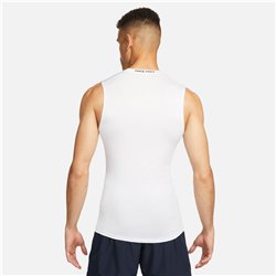 Nike Pro Fitness shirt adhering without dri-fit sleeves-white man