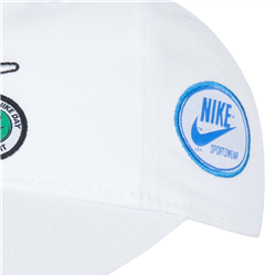 Cappellino con toppa Nike "Sense of Adventure".