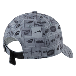 Cappellino con visiera curva stampato Nike